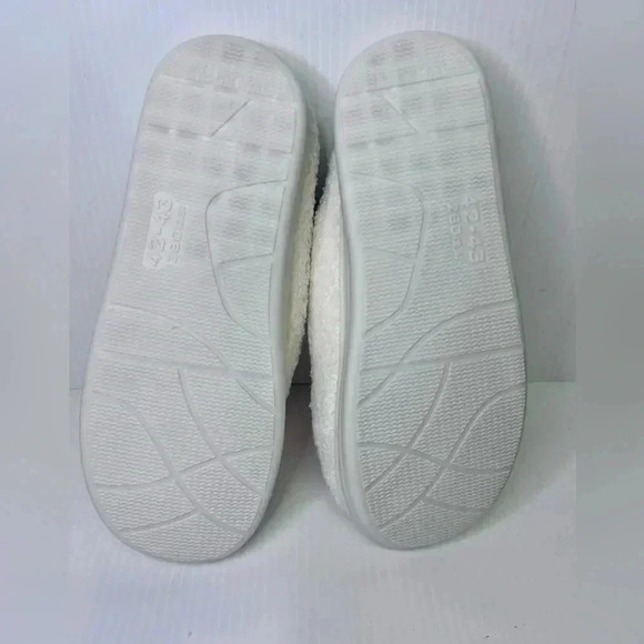 😊”Happy Face Slippers” NWT Nordic Peace White w/ Tan Faux Size 9/10😊 - Picture 6 of 12